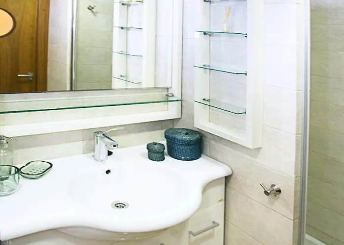 Monko - Amazing Sea Views, Comfortable & Pool O